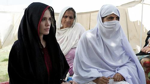 انجلينا جولي في باكستان