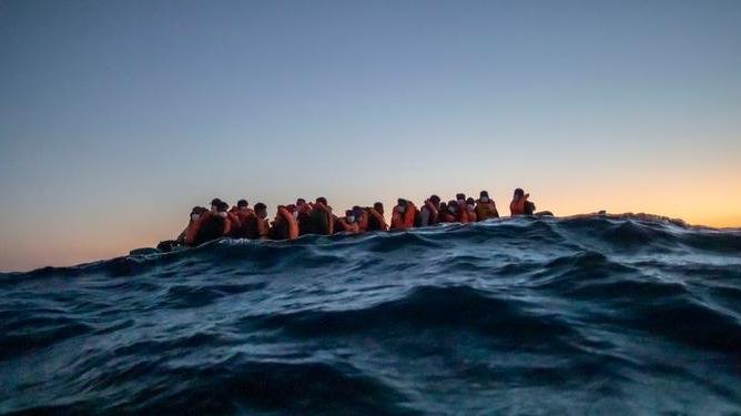 أكثر من 90 شخصاً حصيلةُ ضحايا المركب الغارق قبالةَ طرطوس 