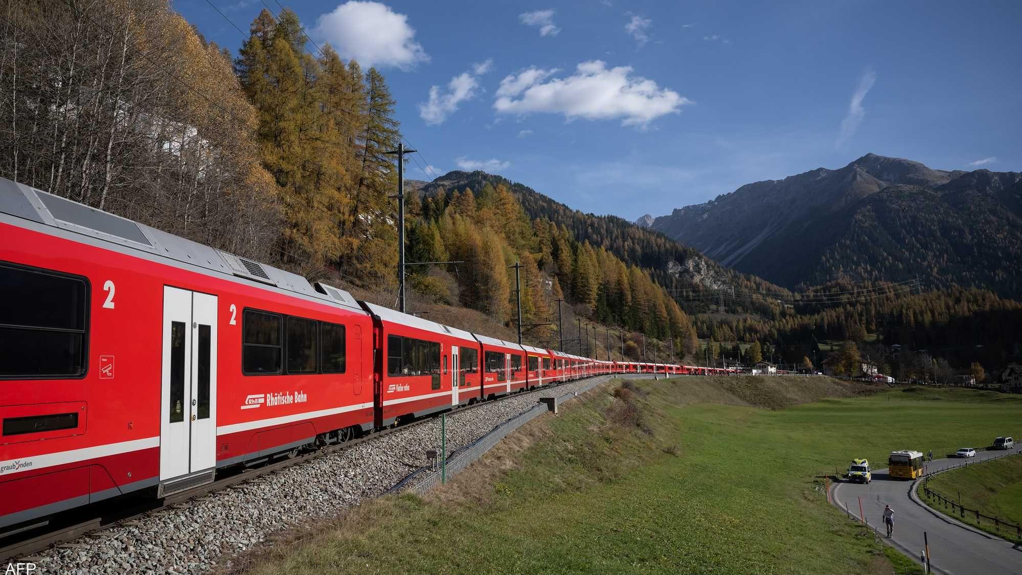 قطار سويسري يسجل رقماً قياسياً لأطول قطار ركاب في العالم