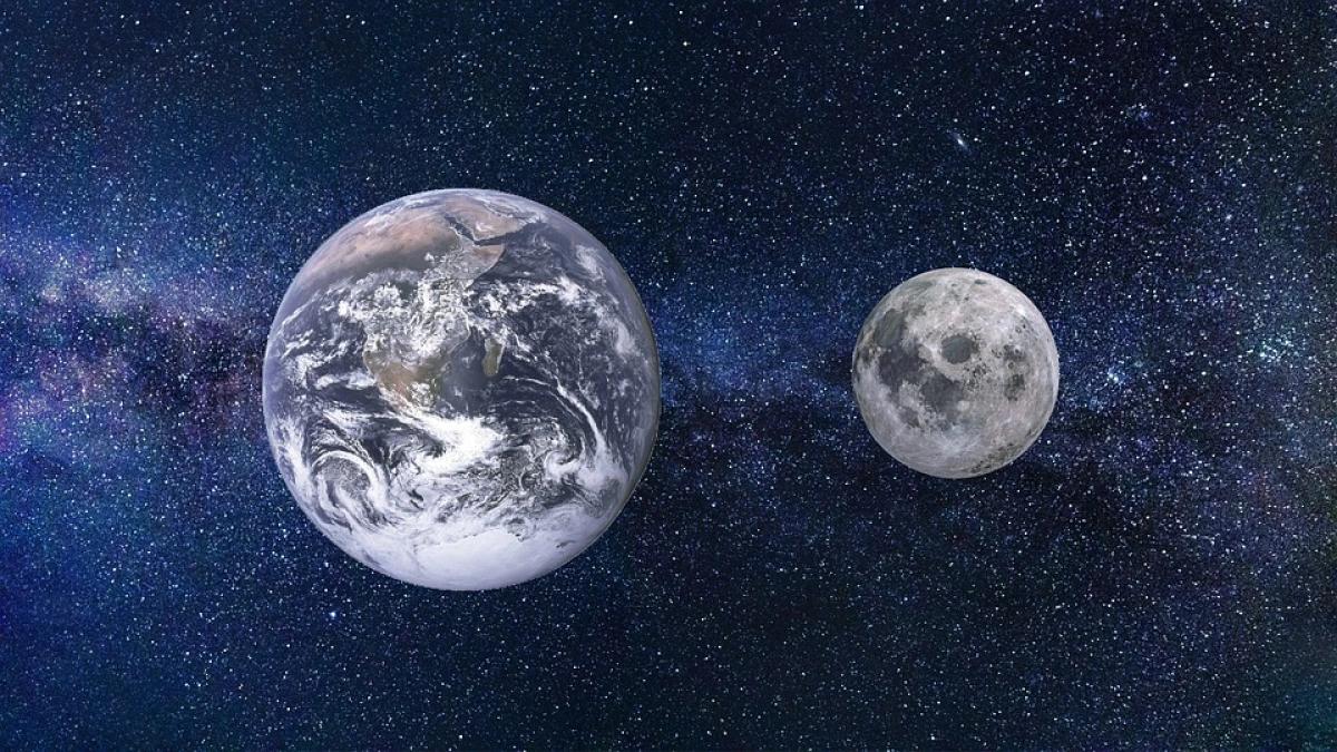 القمر والأرض