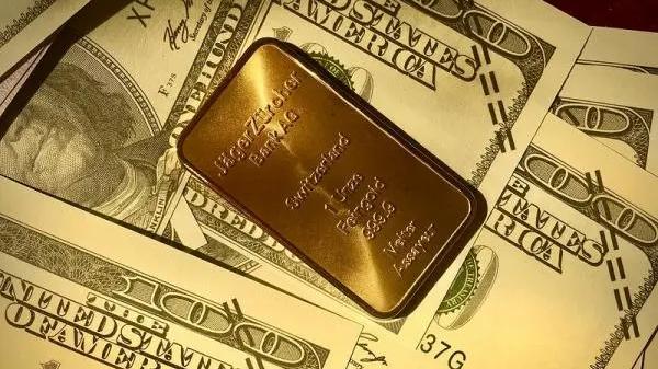 أسعار الذهب تتحرك في نطاق ضيق