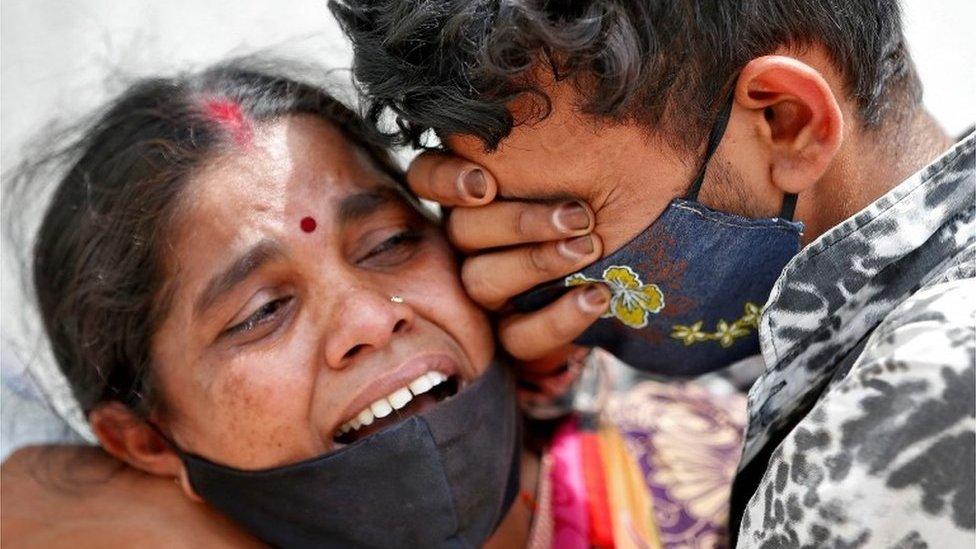 حوالي مئة وفاة في الهند.. والسلطات تفتح تحقيقاً في الحادثة