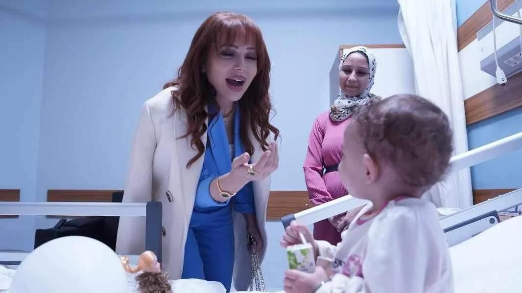 سوزان نجم الدين في زيارة لأطفال مرضى القلب بالقاهرة