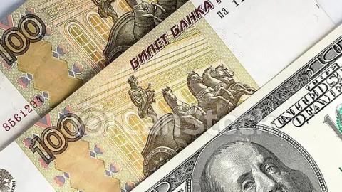 الروبل الروسي يرتفع أمام العملات الرئيسية