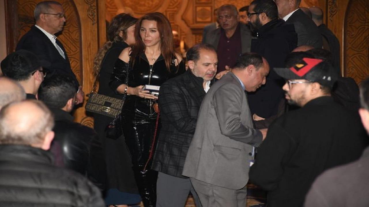 سوزان نجم الدين تتعرض للانتقاد بسبب إطلالتها بعزاء شقيق أحمد حلمي 
