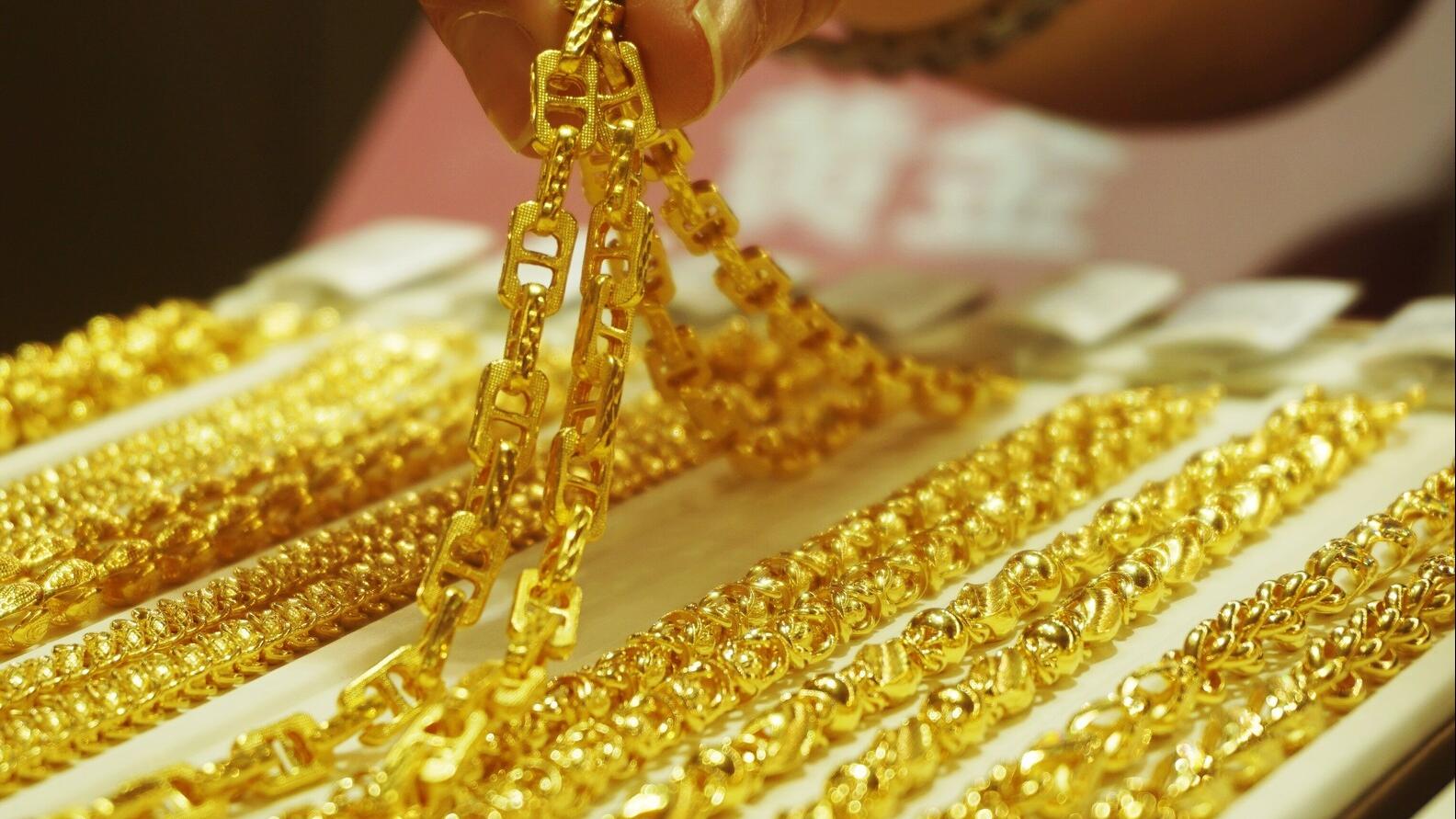الذهب يرتفع 15 ألف ليرة محلياً