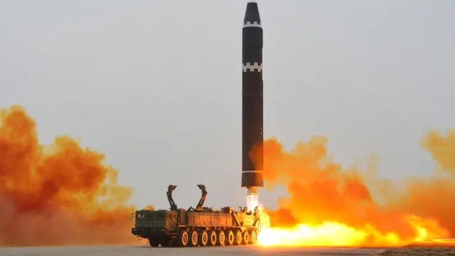 كوريا الشمالية تجري اختباراً لإطلاق نوع جديد من صواريخ كروز الإستراتيجية