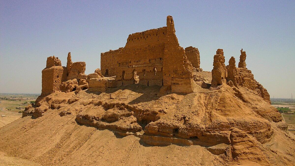 قلعة الرحبة الأثرية في دير الزور