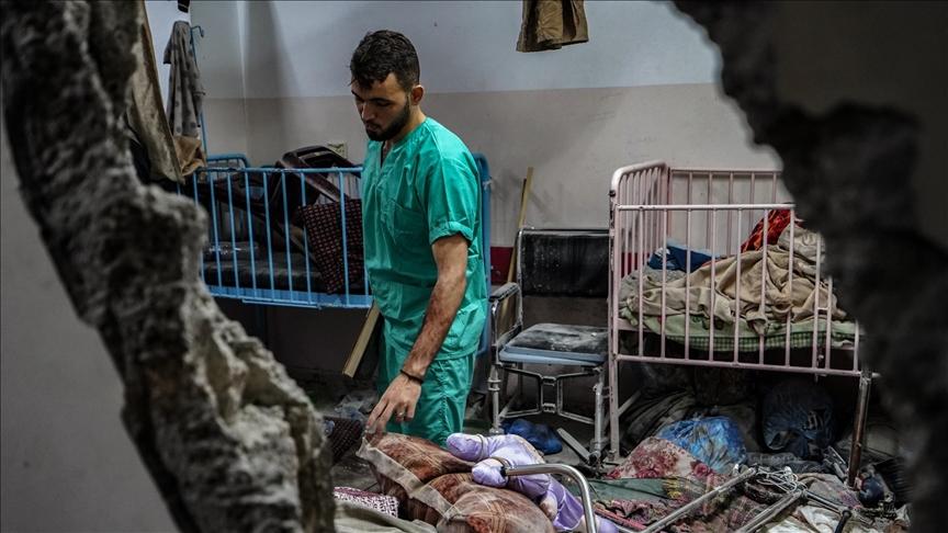 الحصار على مجمع ناصر الطبي يستمر وسط حالة من الفوضى