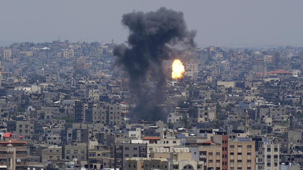 الاحتلال الإسرائيلي يقصف أماكن متفرقة في قطاع غزة