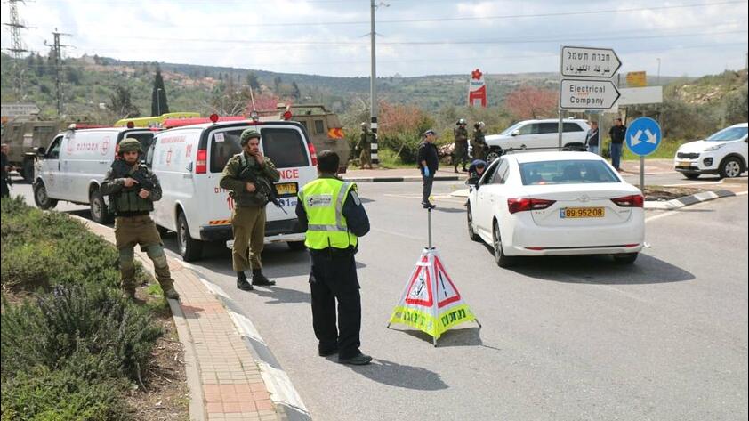 مقتل جندي إسرائيلي وإصابة تسعة آخرين على حاجز عسكري شرق القدس