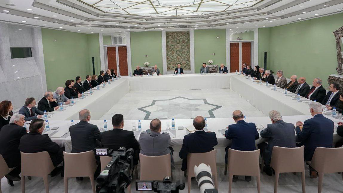 الرئيس الأسد يلتقي مجموعة من المفكرين والأكاديميين والكتّاب البعثيين  