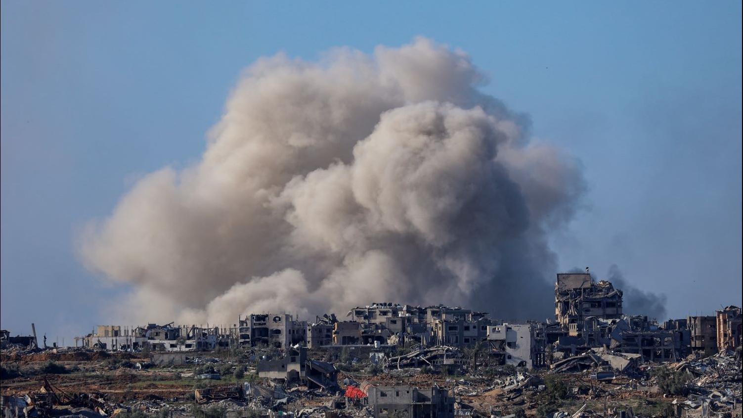 الاحتلال الإسرائيلي يستمر بقصفه على مناطق متفرقة على قطاع غزة