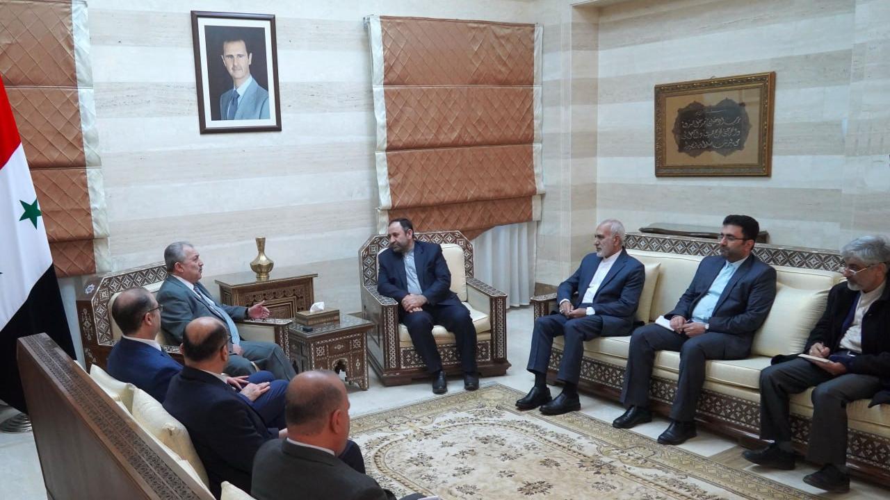 عرنوس يلتقي السفير الإيراني لمتابعة تنفيذ الاتفاقيات الموقعة بين سورية وإيران