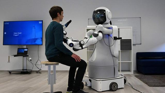 في روسيا.. روبوتات جديدة بتقنيات الذكاء الاصطناعي لإجراء العمليات الجراحية