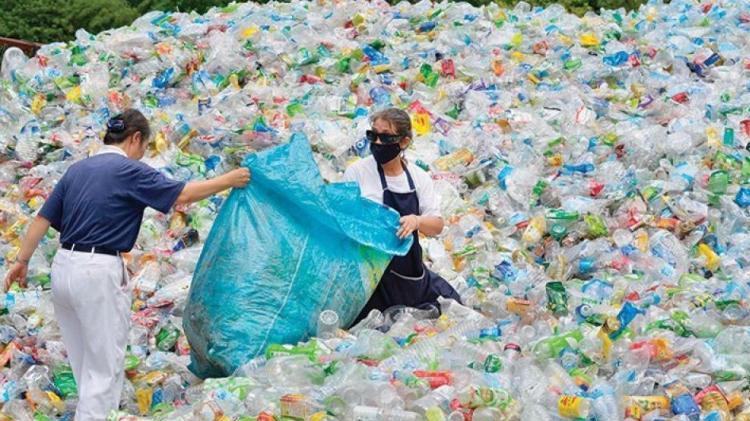 أكثر من 4000 مادة كيميائية سامة في المنتجات البلاستيكية!