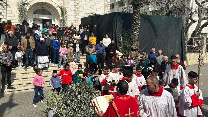قوات الاحتلال تمنع المواطنين المسيحيين من المشاركة في إحياء أحد الشعانين