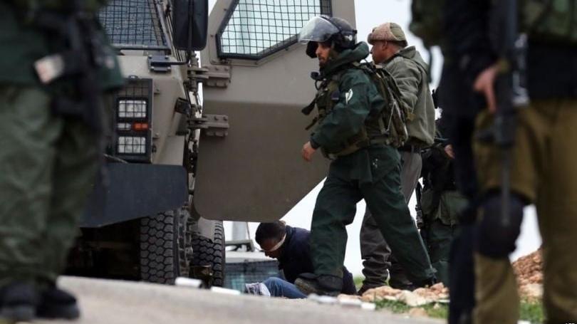 الاحتلال يعتقل 15 فلسطينياً من الضفة بينهم طفل