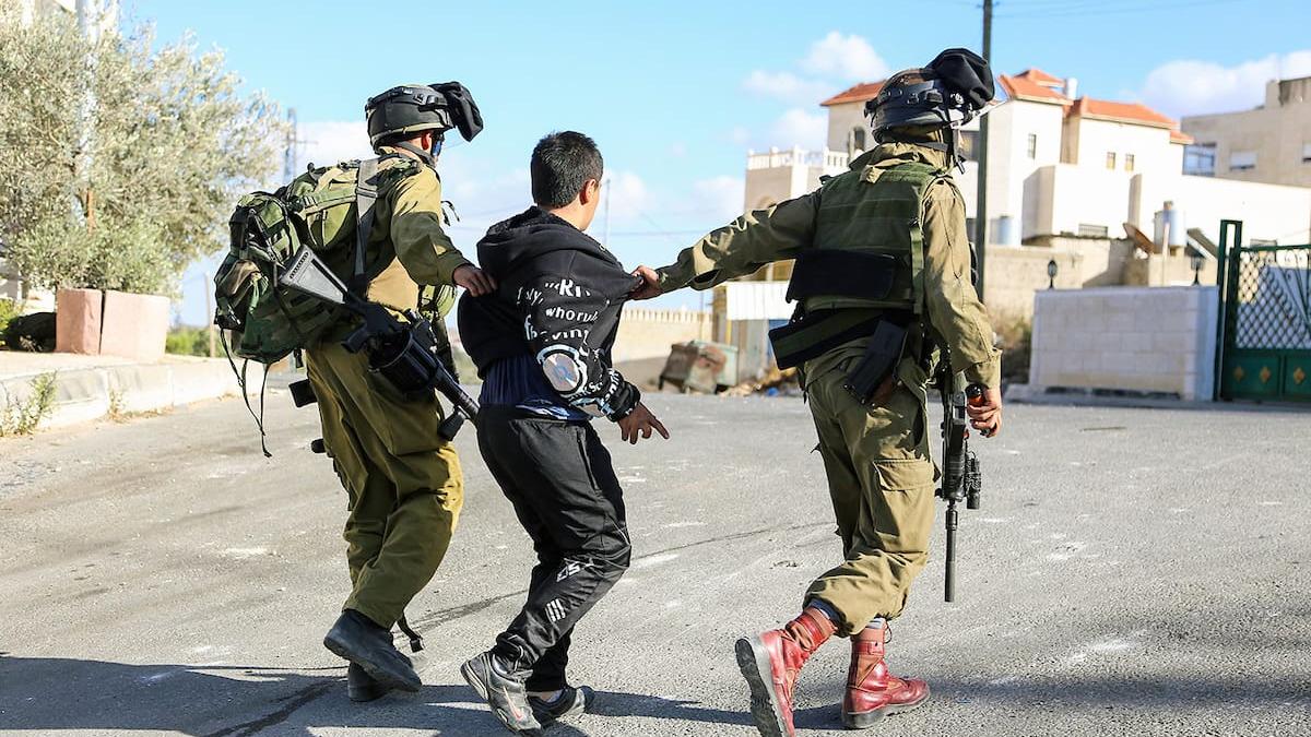 قوات الاحتلال تعتقل 25 فلسطينياً من الضفة الغربية