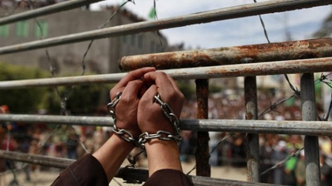 ثلاثة أسرى فلسطينيين يدخلون أعواماً جديدة في سجون الاحتلال