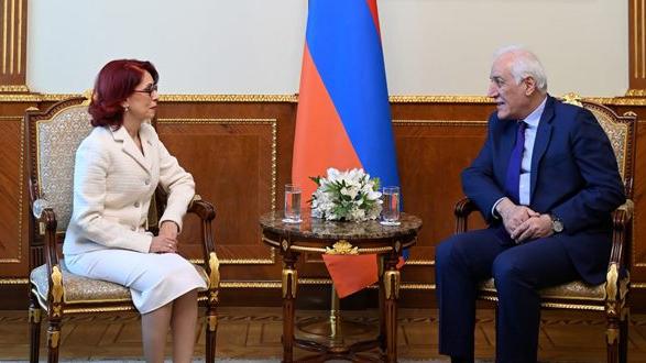 رئيس أرمينيا للسفيرة السورية: أرمينيا تدعم سورية وتتمنى السلام والاستقرار للشعب السوري
