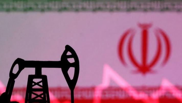 الأنباء عن هجوم في إيران يشعل أسواق النفط والذهب