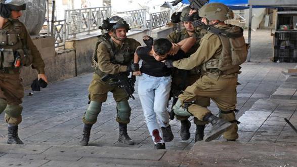 الاحتلال يعتقل 25 فلسطينياً من الضفة بينهم فتاة