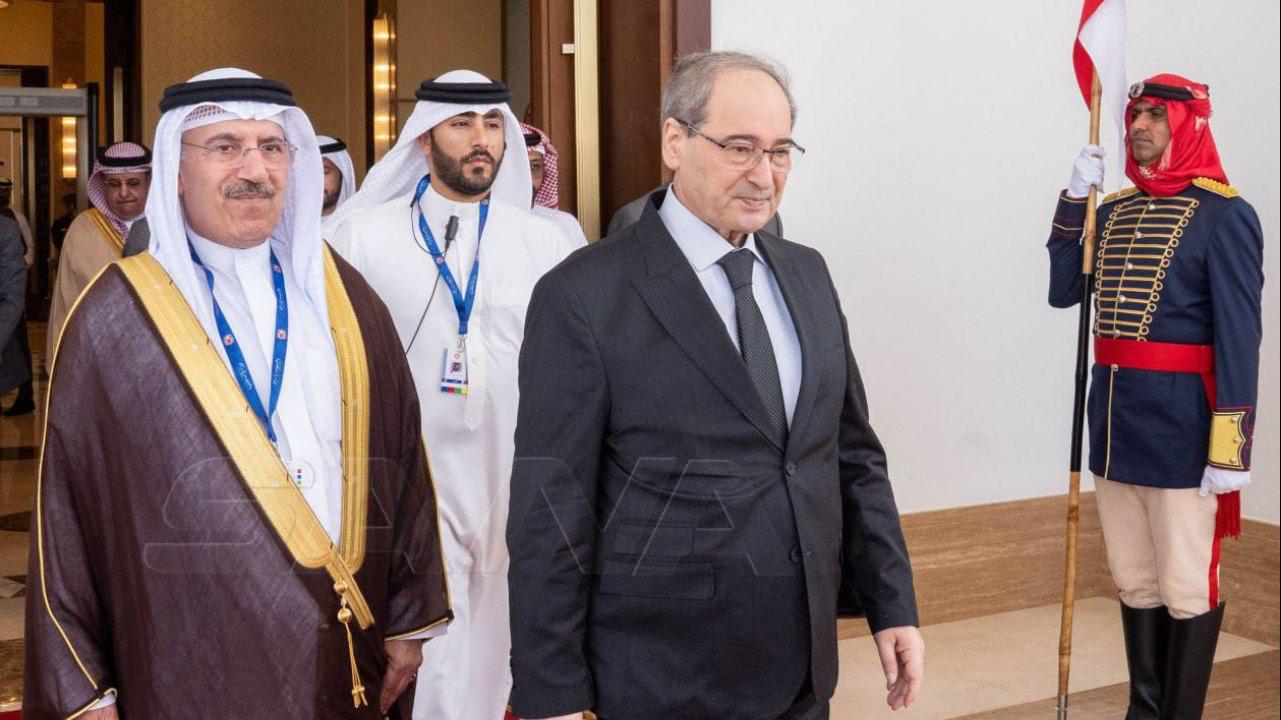 المقداد يصل البحرين للمشاركة في الاجتماعات التحضيرية لأعمال القمة العربية