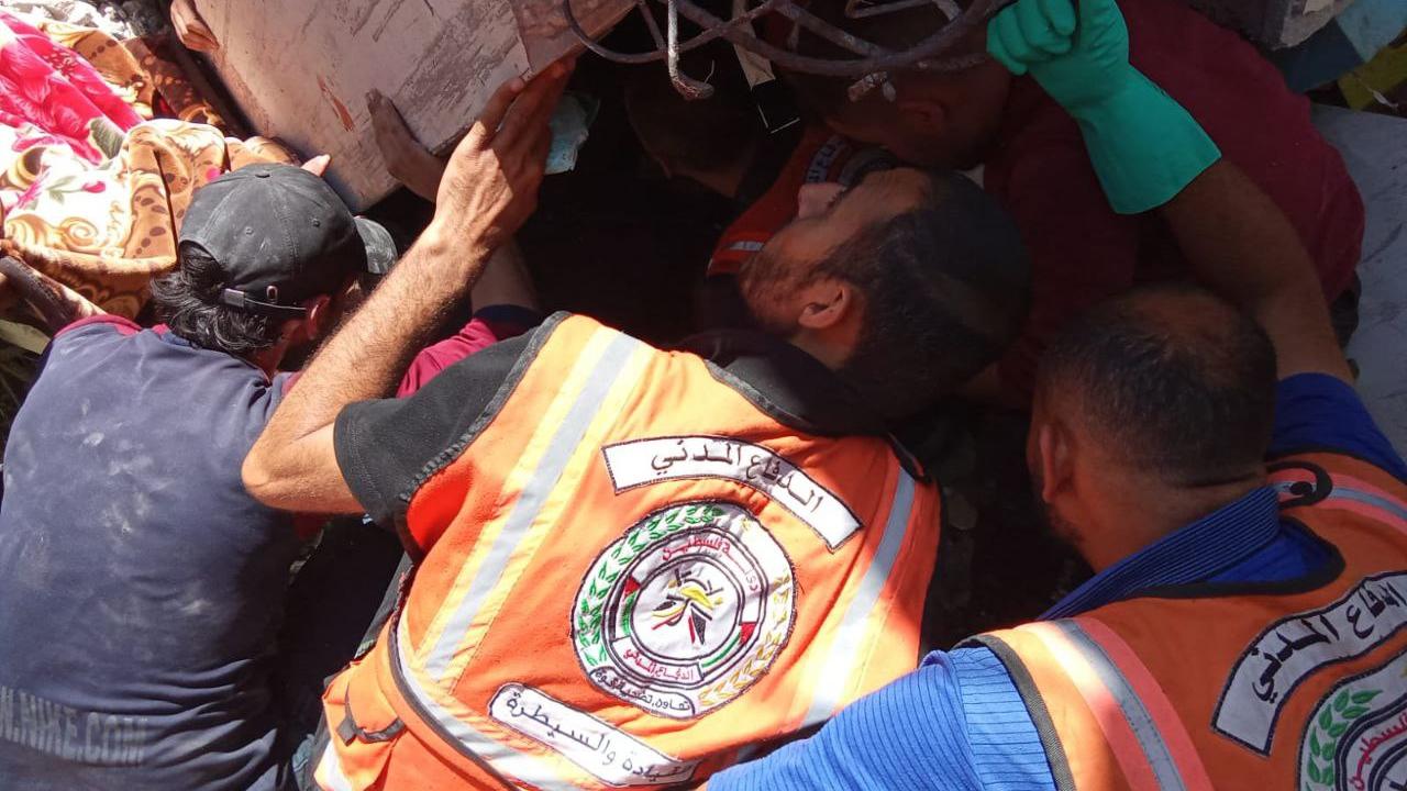 حصيلة شهداء غزة ترتفع إلى 35173 فلسطينياً، والدفاع المدني ينتشل 8 جثامين في النصيرات