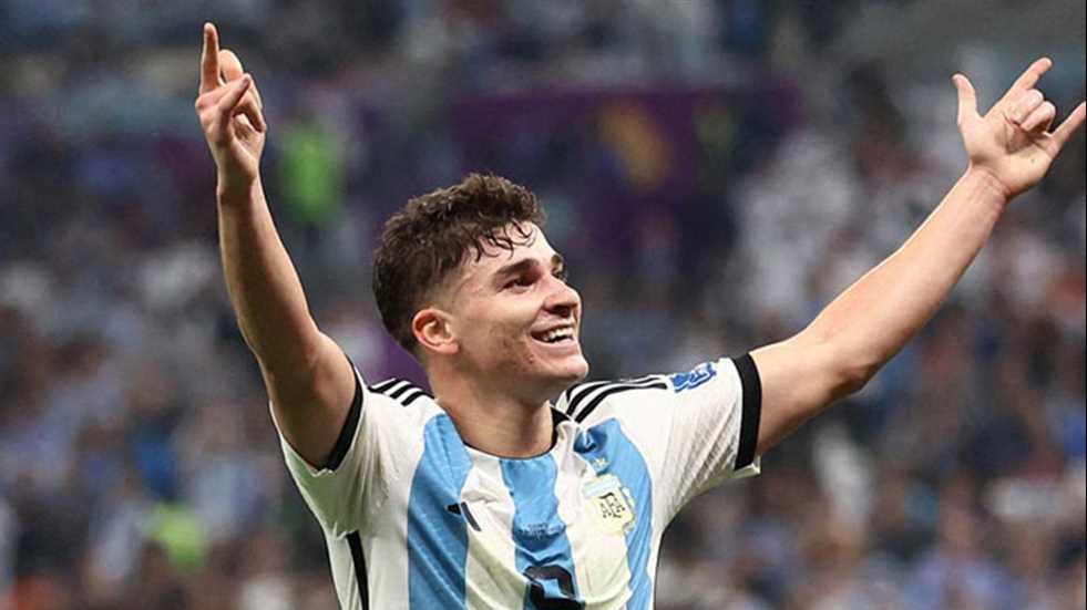 ألفاريز يقود هجوم المنتخب الأرجنتيني في 