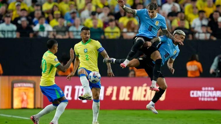 بـ 10 لاعبين.. الأوروغواي تقصي البرازيل من 