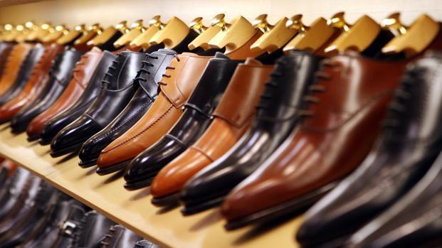 انخفاض جودة صناعة الأحذية في البلاد.. وإقبال على إصلاحها عوضاً عن إتلافها