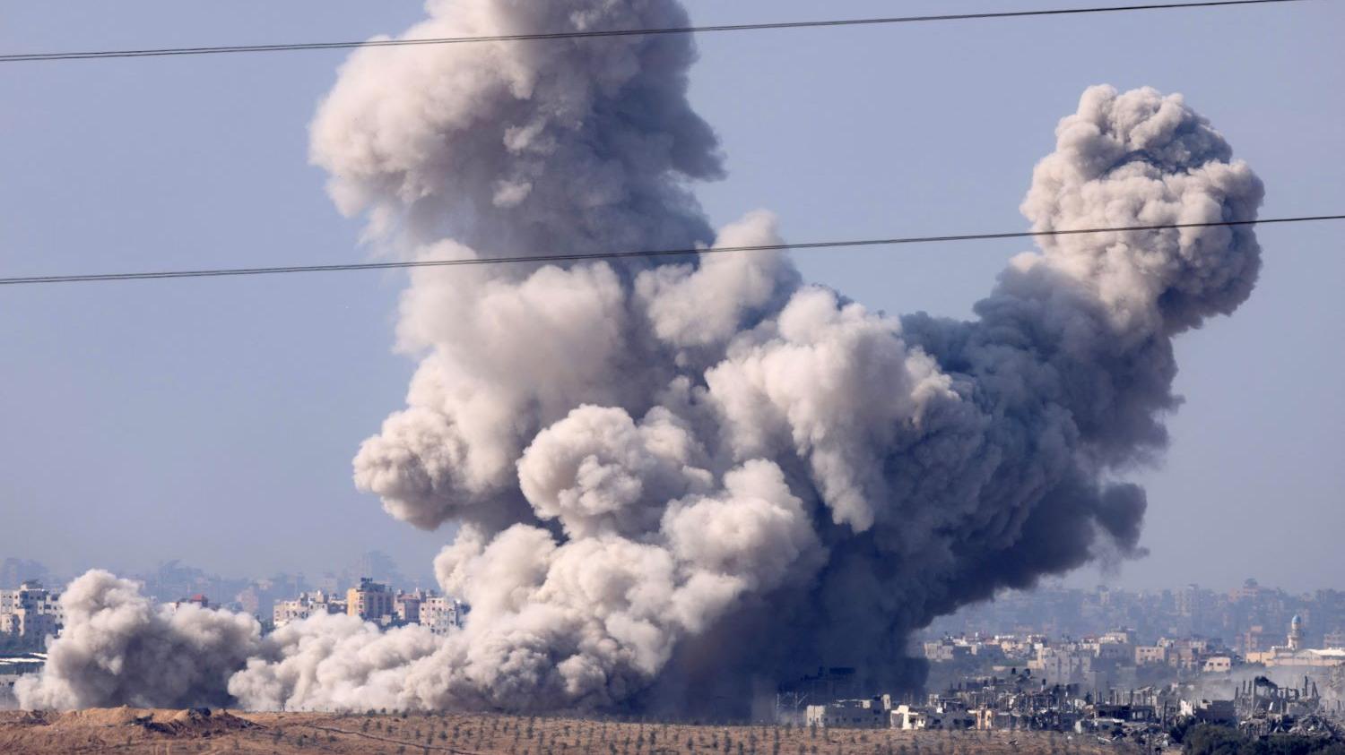غارات إسرائيلية مكثفة على قطاع غزة.. والمقاومة تحقق إصابات مباشرة في صفوف قوات الاحتلال