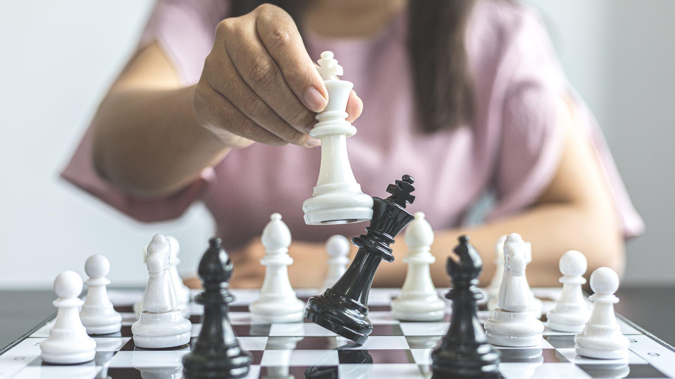 الشطرنج.. اللعبة التي تجمع بين التسلية والفائدة، وتُشبه الحياة!