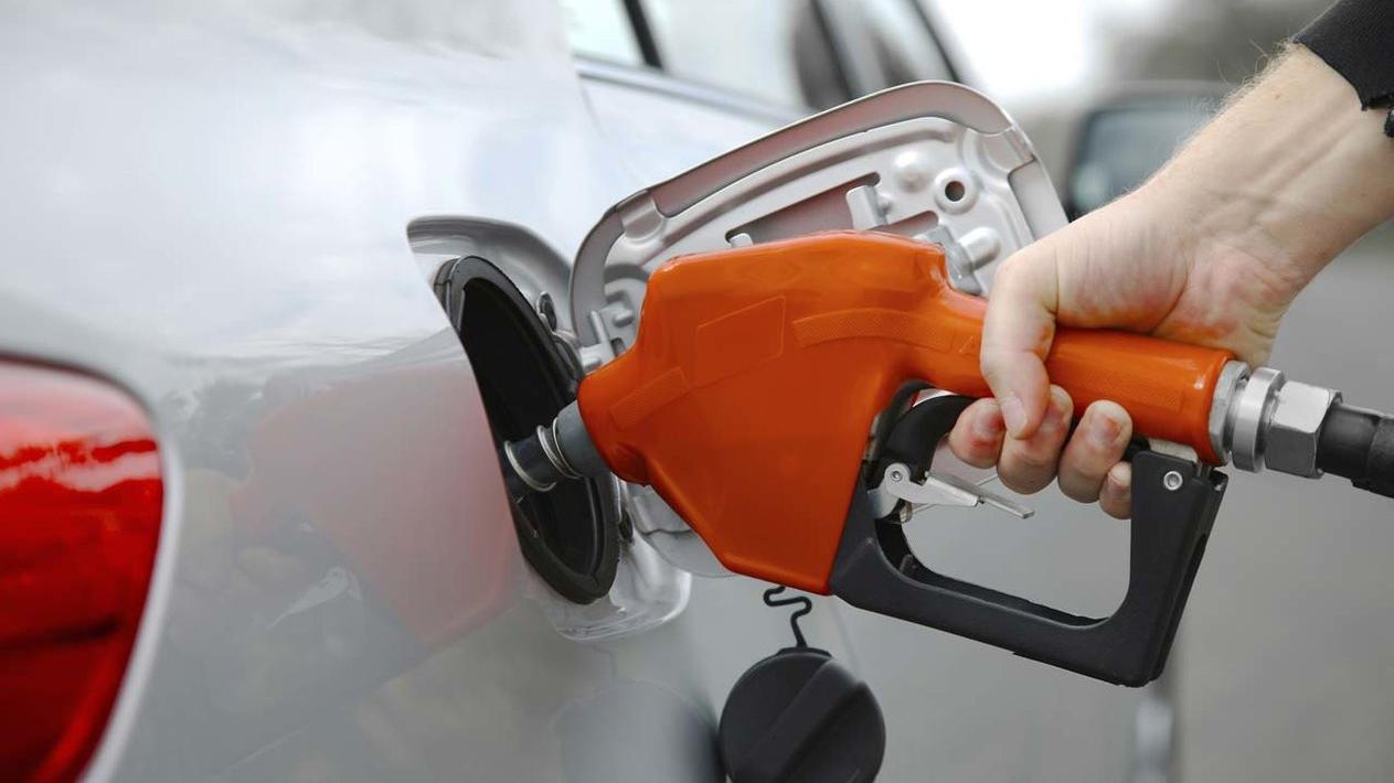 حماية المستهلك تخفض سعر البنزين وتحدد أسعار الغاز والمازوت الحر