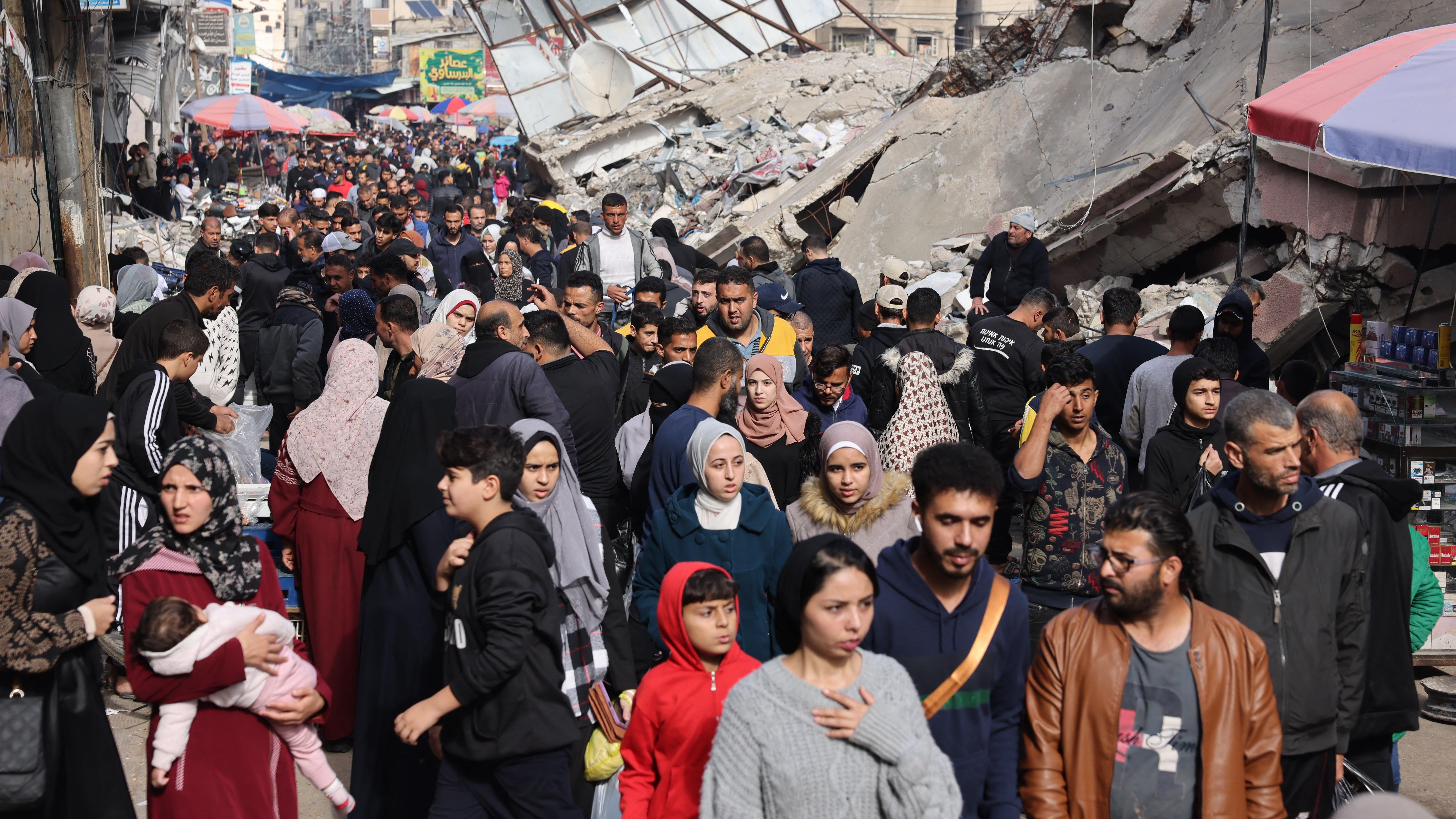 الاحتلال يجبر 400 ألف فلسطيني على النزوح من الأحياء الشرقية لخان يونس 
